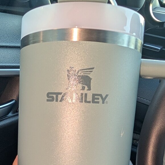 Stanley 40 oz shale - Picture 1 of 9